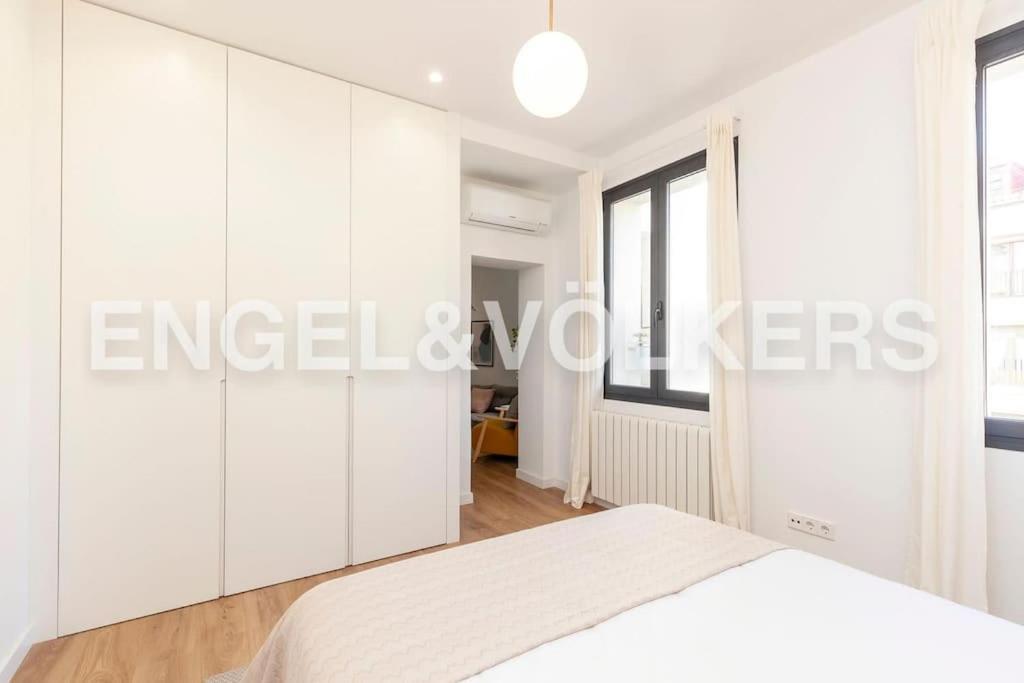 Moderno Apartamento En Pleno Centro マドリード エクステリア 写真